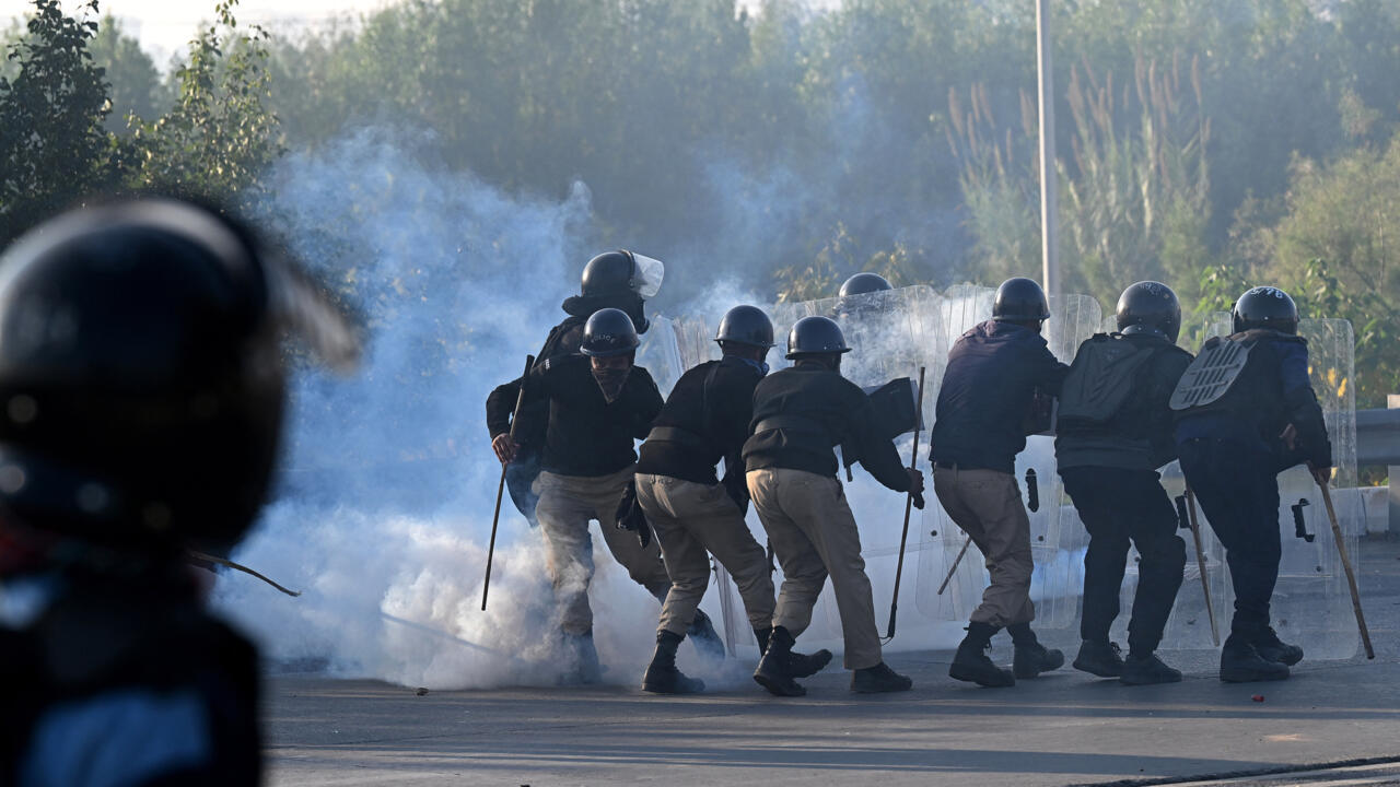 Protesters clash with security forces in Islamabad streets amid PTI rallies
