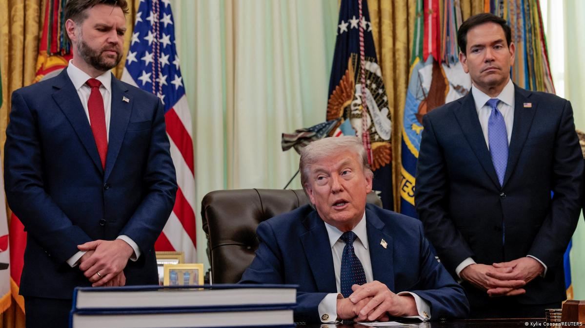 Trump Extends Israel-Hezbollah Ceasefire by 3 Weeks; Rules Out Nukes on Iran Amid Hormuz Blockade