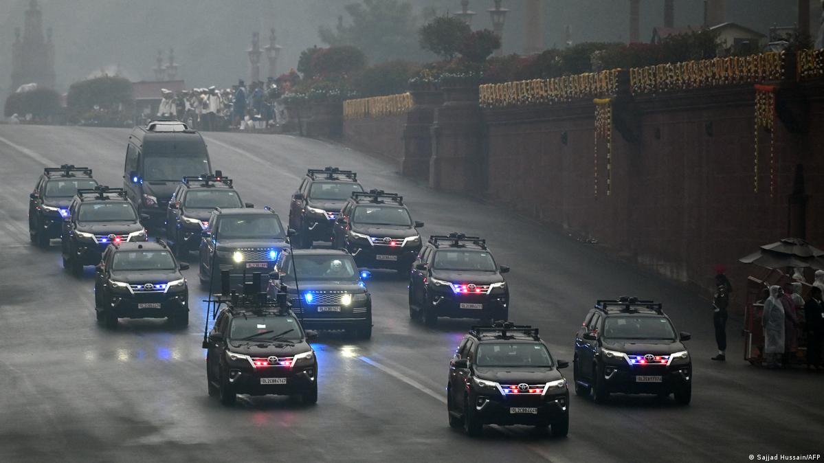 Political leadership convoy vehicles lined up in New Delhi emphasizing systemic reduction in administrative energy consumption