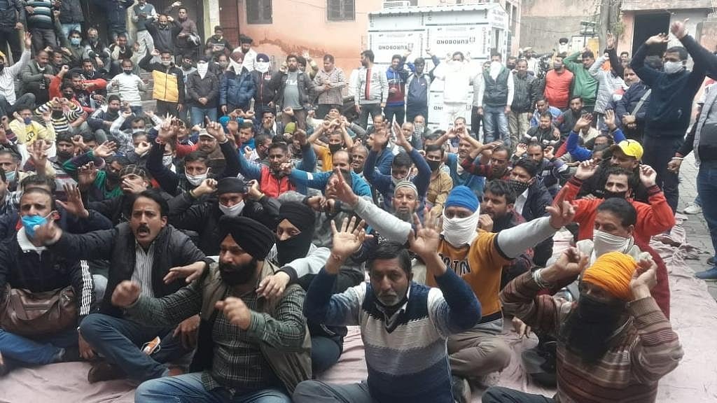Daily Wagers Announce Fresh Stir on September 1 Over Regularisation Delay; Warn of Hunger Strikes