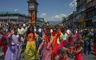Devotion & Communal Harmony Mark Janmashtami in Srinagar as Vibrant Shobha Yatra Crosses Lal Chowk