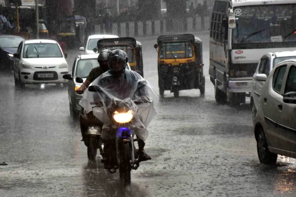 Rain Lashes Several Districts of J&K; MeT Predicts Extended Wet Spell, Issues Flash Flood Advisory for Vulnerable Belts