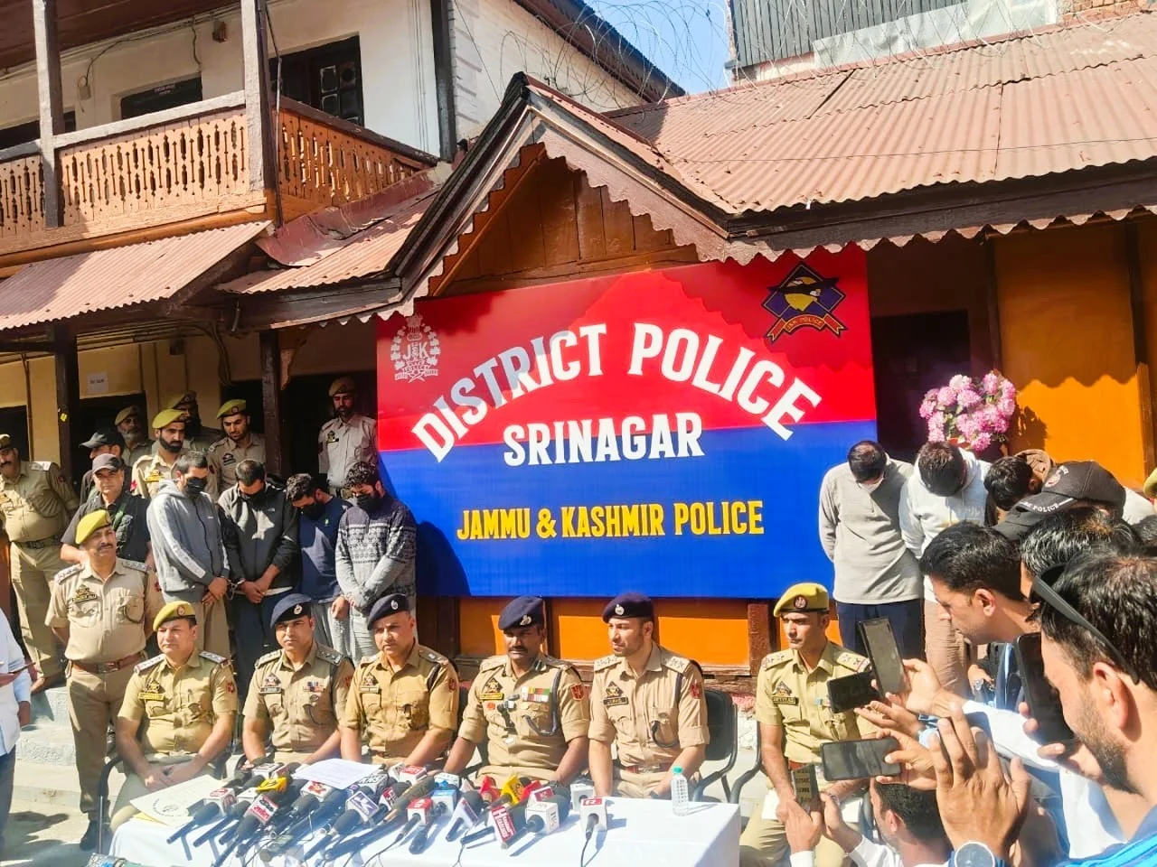Inter-State Drug Network Busted in Srinagar 8 Arrested, Massive Haul of Contraband, Gold & Cash Seized